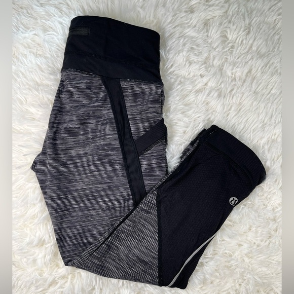LULULEMON Run: Chase Me Crop Size 4 Wee Are From Space Black Combo Black - Picture 4 of 5